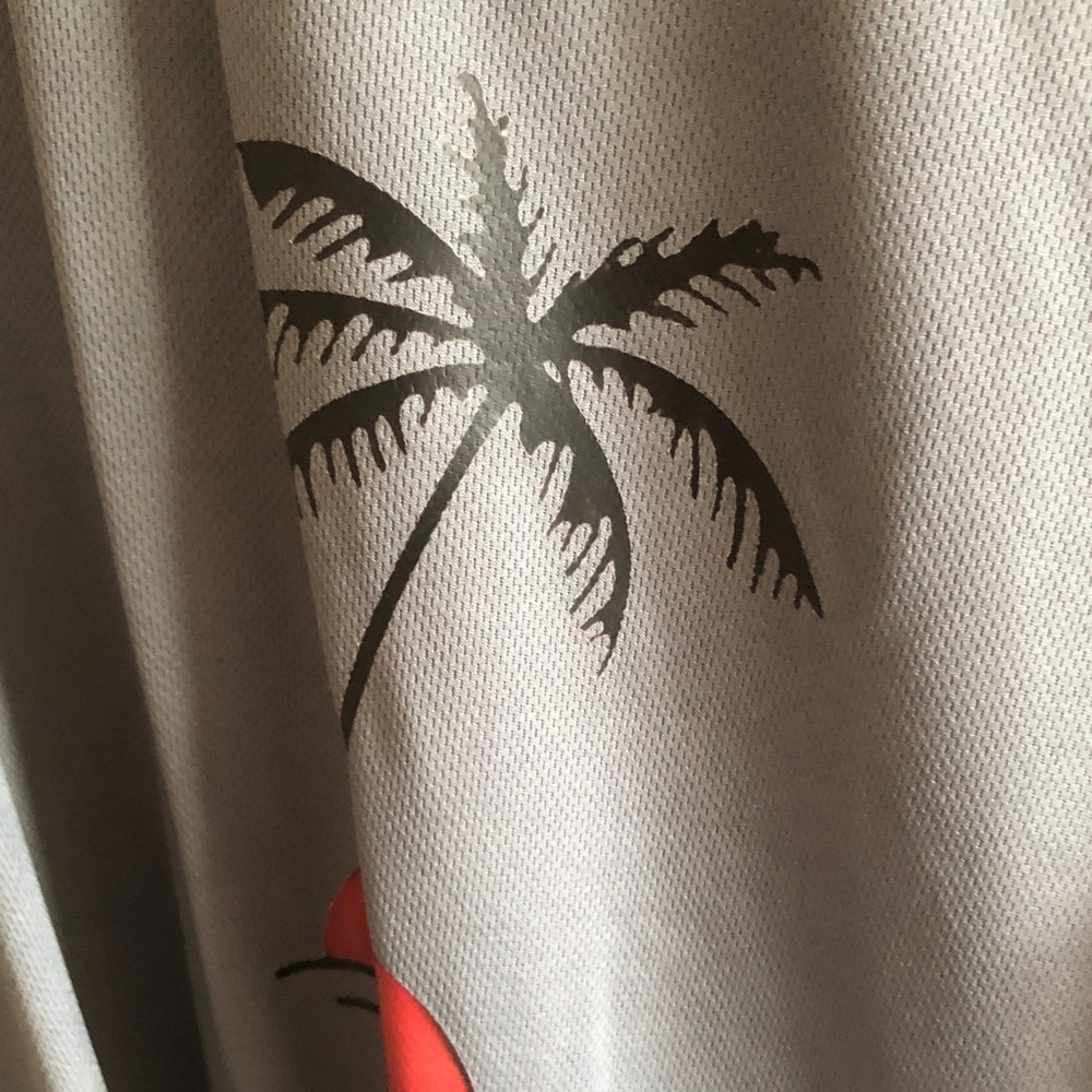 Graphic Palm Tree Tee in Light Gray with Black Print
